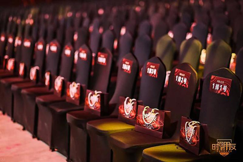 會議中椅子上貼嘉賓座位帖怎么貼？